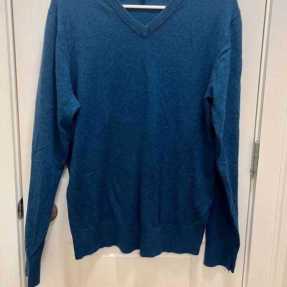 Men’s Banana Republic Blue Premium Luxe Yarn Sweater - Picture 3 of 6